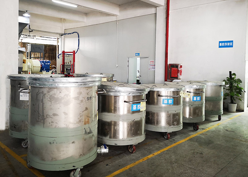 如何選擇靠譜的液體硅膠廠家？這些要點需牢記